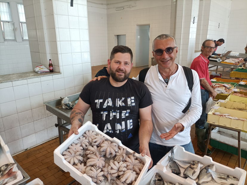 Food & Wine Tours Polignano a Mare: Fish market and outdoor bbq overlooking the sea