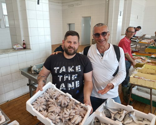 Food & Wine Tours Polignano a Mare: Fish market and outdoor bbq overlooking the sea