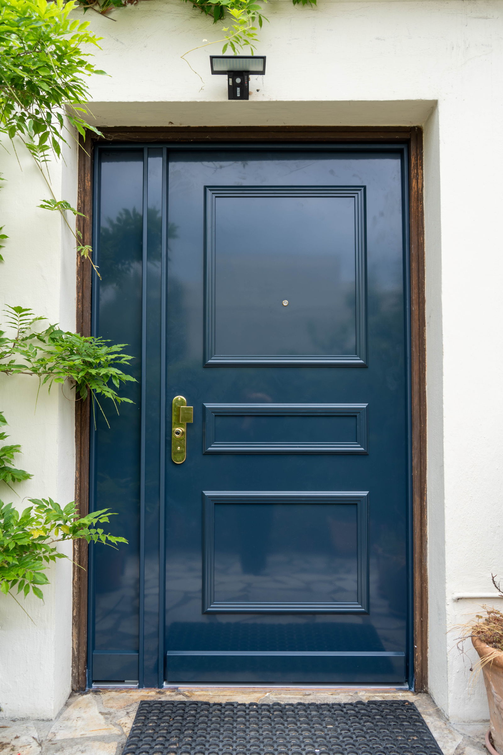 Pose d'une porte blindée d'entrée