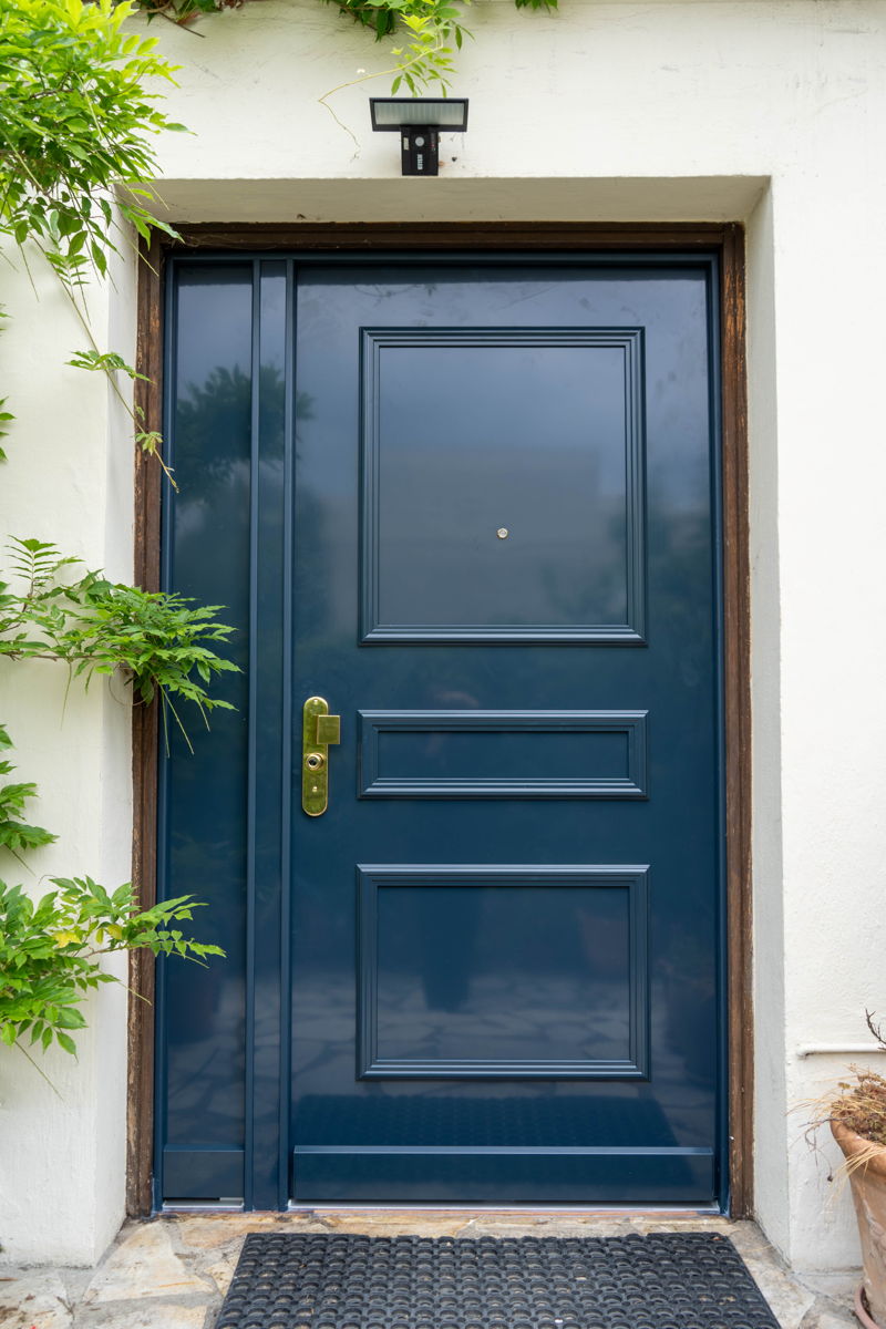 Pose d'une porte blindée d'entrée
