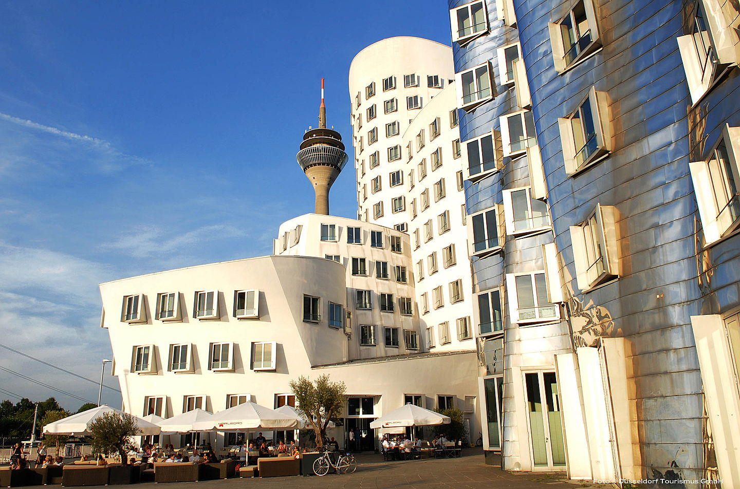  Düsseldorf
- Frank-Gehry-Häuser im Düsseldorfer Medienhafen