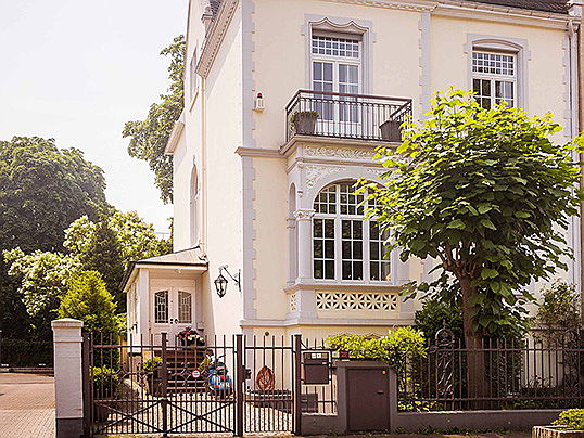  Hondarribia, Spain
- Engel & Völkers is brokering this mansion in Frankfurt for 2.78 million euros.
(Image source: Engel & Völkers Frankfurt)