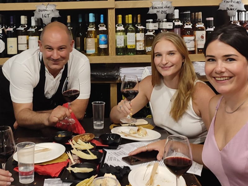 Food & Wine Tours Selargius: Cagliari: Exclusive Food & Wine Journey 