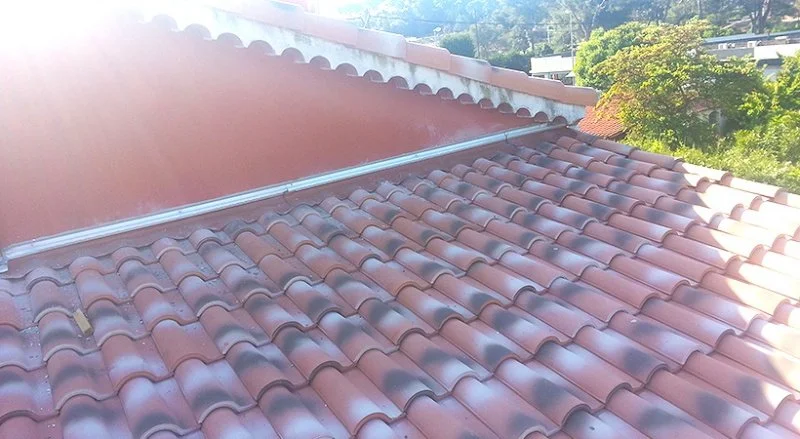 Rénovation de la couverture en tuiles romanes d’une villa à Mougins — photo 2 sur 24 — CEG TOITURE
