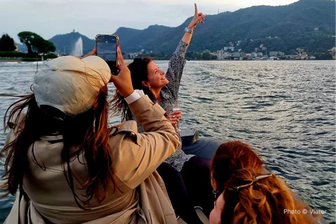 1-Hour Shared Boat Tour with Prosecco Aperitif