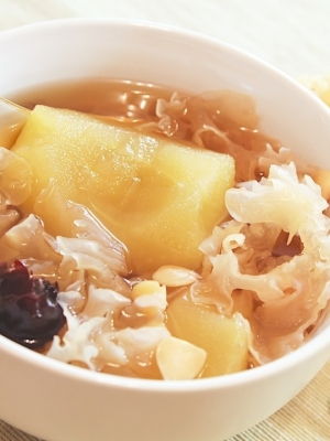 Apple and Snow Fungus Soup Recipe
