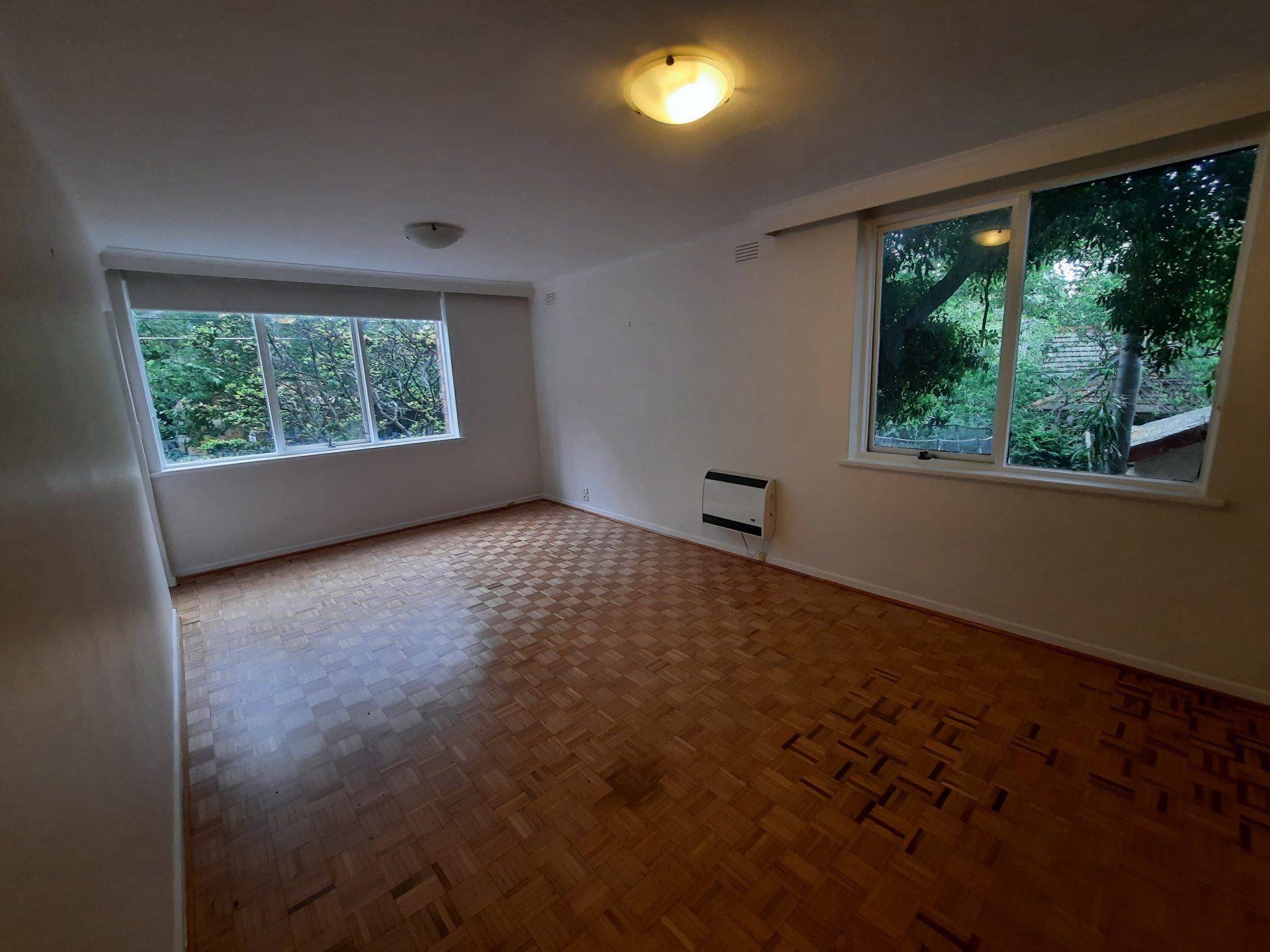 Spacious 2-Bedroom Courtyard Apartment in Leafy Locale - Elwood