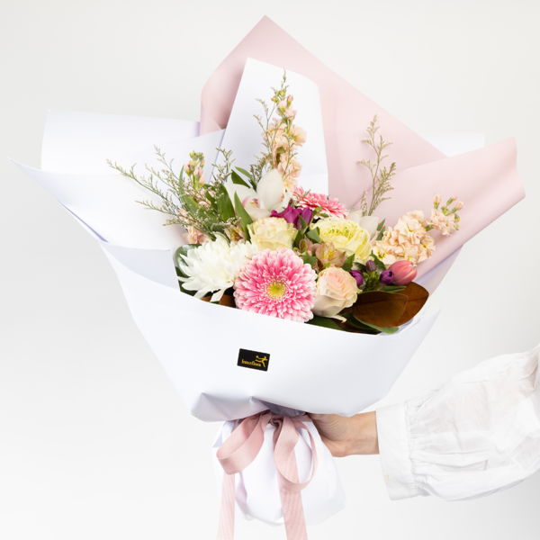 Soft Pink Bouquet In A Vase_flowers_delivery_interflora_nz