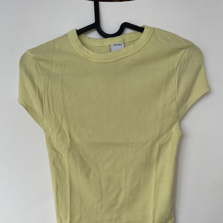 T-shirt jaune pâle