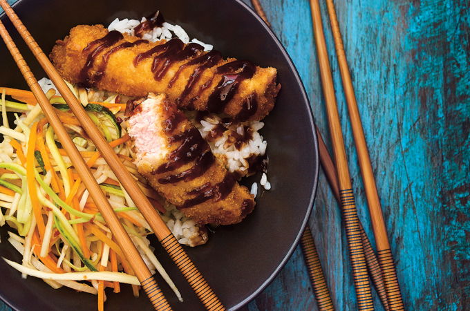 Bol de riz au porc croustillant et aux légumes marinés