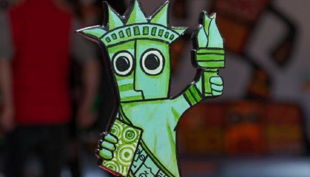 bg pit pat wonderland freiheitsstatue pappe