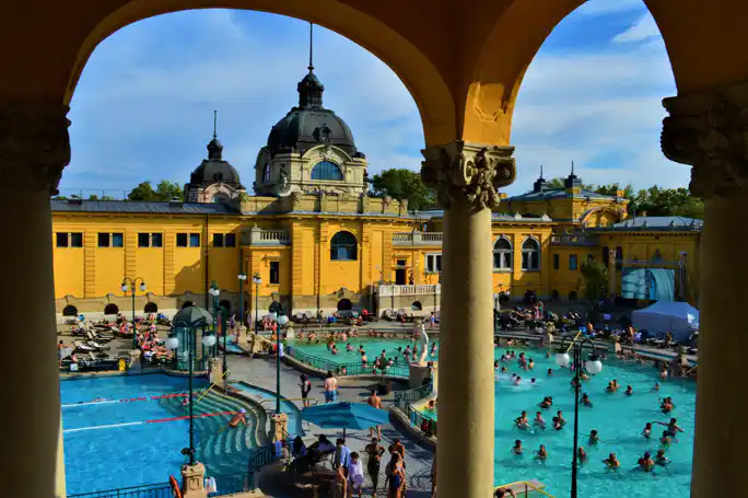 Private 4-Hour Budapest city tour and 3-hour Széchenyi thermal Bath relax