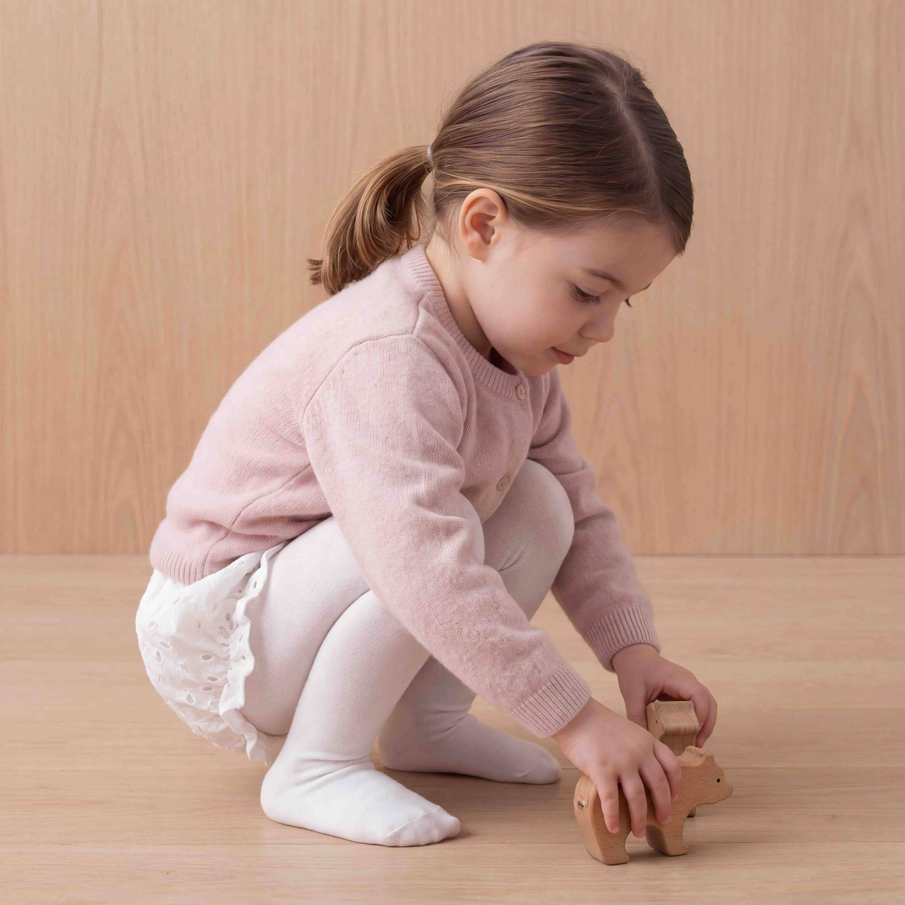 Bloomer broderie anglais bébé enfant élégant blanc en coton certifié OEKO-TEX, confortable et stylé, parfait sur une couche ou avec des collants, fabriqué au Portugal