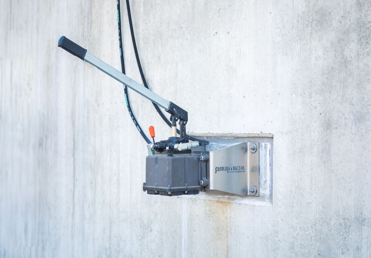 Multimix Stabrührwerk an Biogas Behälterwand