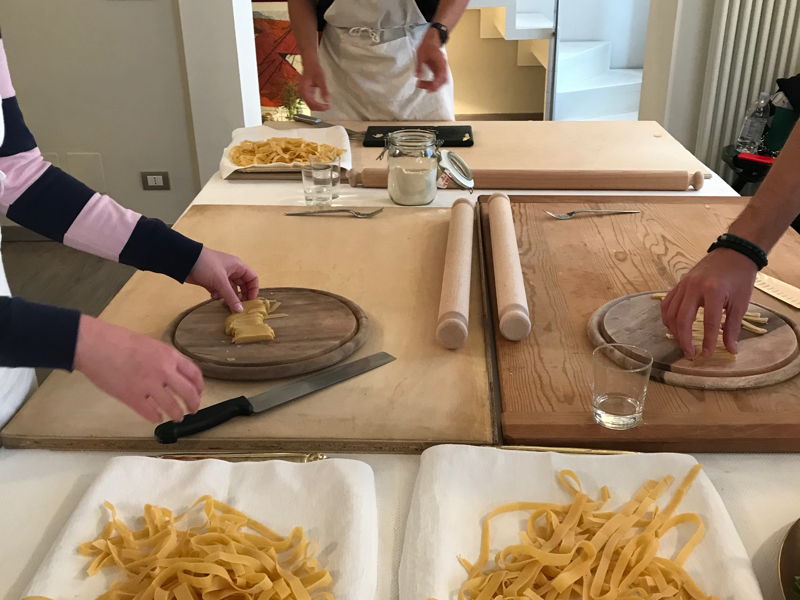 Tour enogastronomici Parma: Passeggiando tra storie e sapori di parmigiano