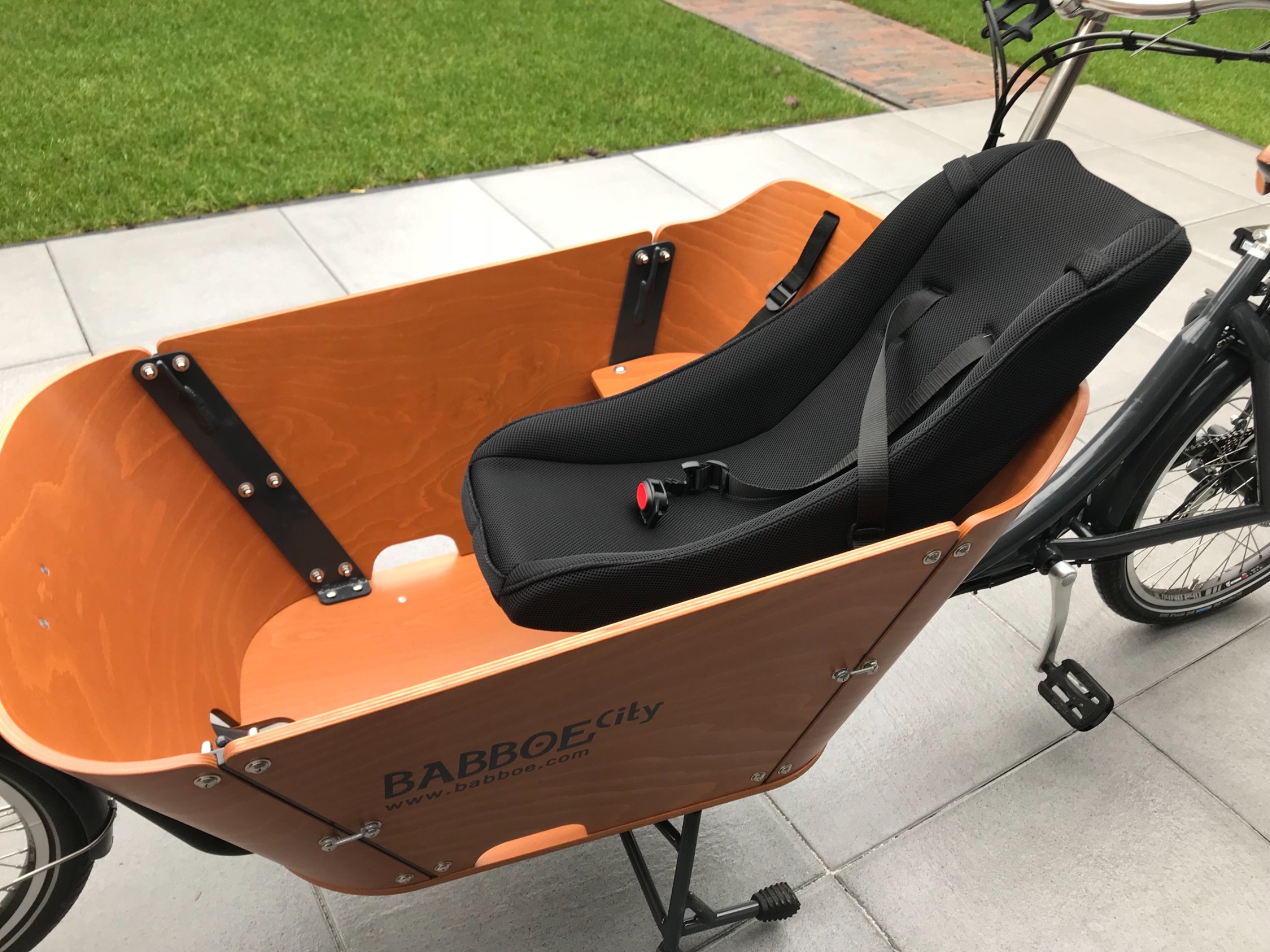 Elektrische bakfiets met peuterstoeltje huren in Leusden | Peerby