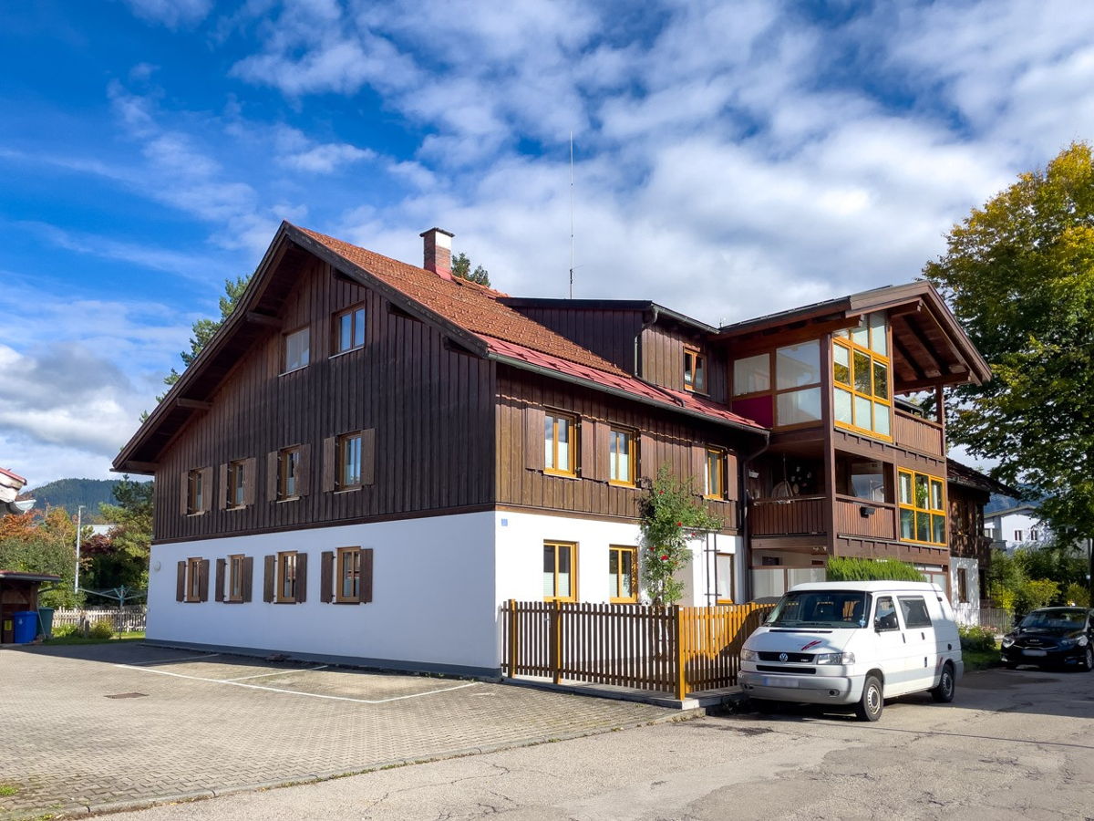 Foto Referenz Altbau Mehrfamilienhaus Wasserwärmepumpe