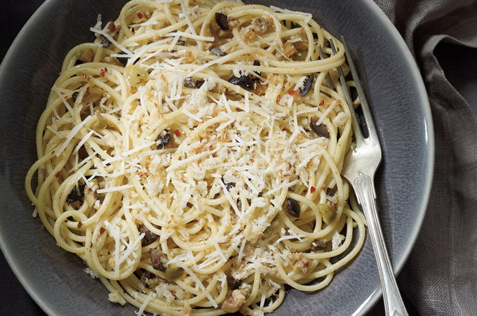 Anchovy, Olive and Toasted Bread Spaghetti (Pangrattato)