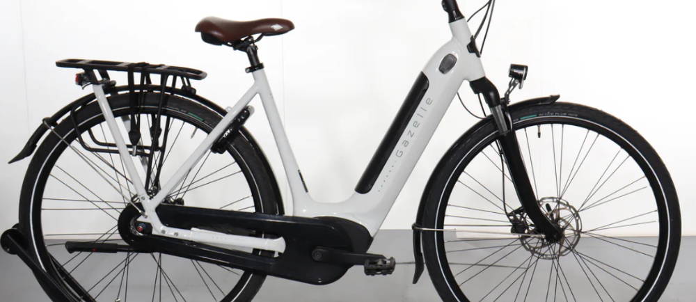 a Gazelle Arroyo C7 Elite electric city bike