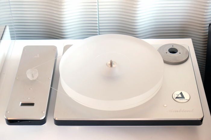 CLEARAUDIO AMBIENT TURNTABLE