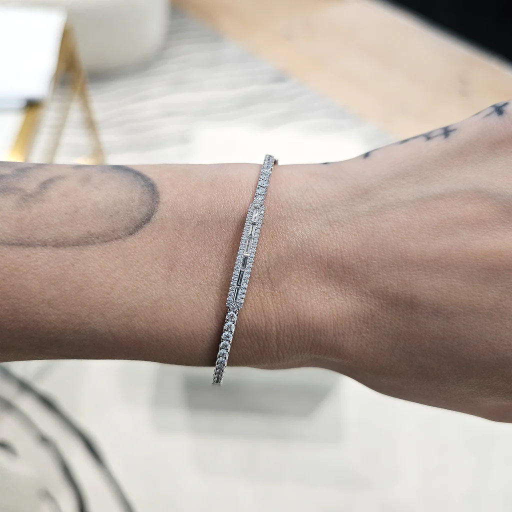 White Gold & Diamond Bangle - 1.25ct - Image 3