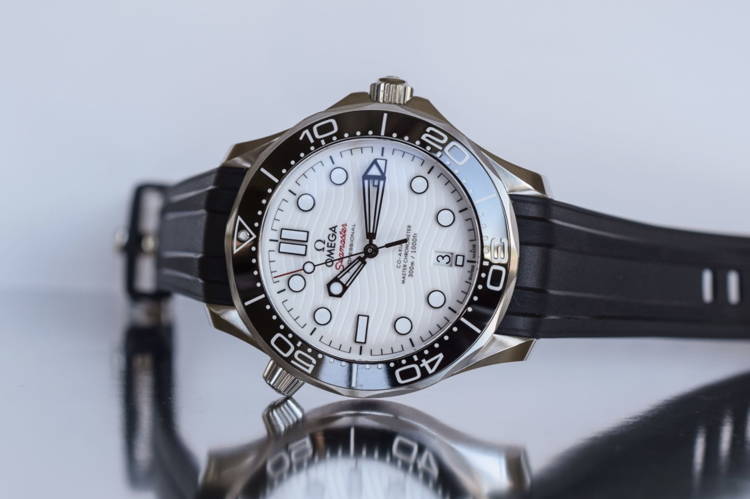 Spot fake aqua master watch top