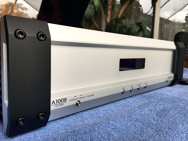Musical Fidelity A-1008 CD Pro MK2 (reduced)