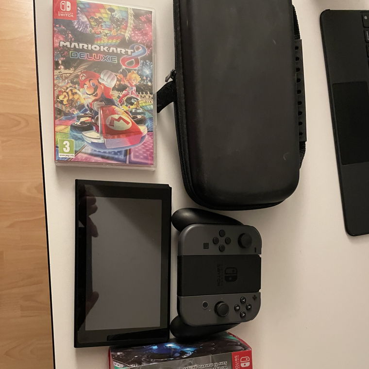 Nintendo Switch mit MarioKart und Controller