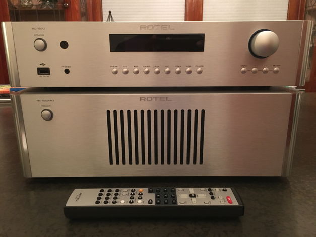 Rotel RB-1552 MK II Power Amp and RC-1570 Pre Amp w/ ex...