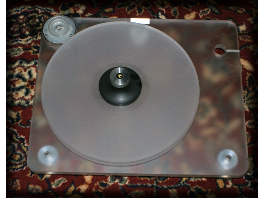 Clearaudio  Emotion Turntable with Ceramic Magnetic Bearing