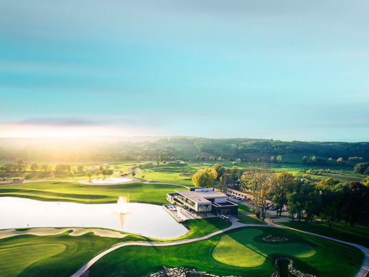 Hamburg - Das ungarische Zala Springs Golf Resort in der Nähe des Balaton bietet mit luxuriösen Apartments und seinem exklusiven Golfplatz attraktive Anlageoptionen.