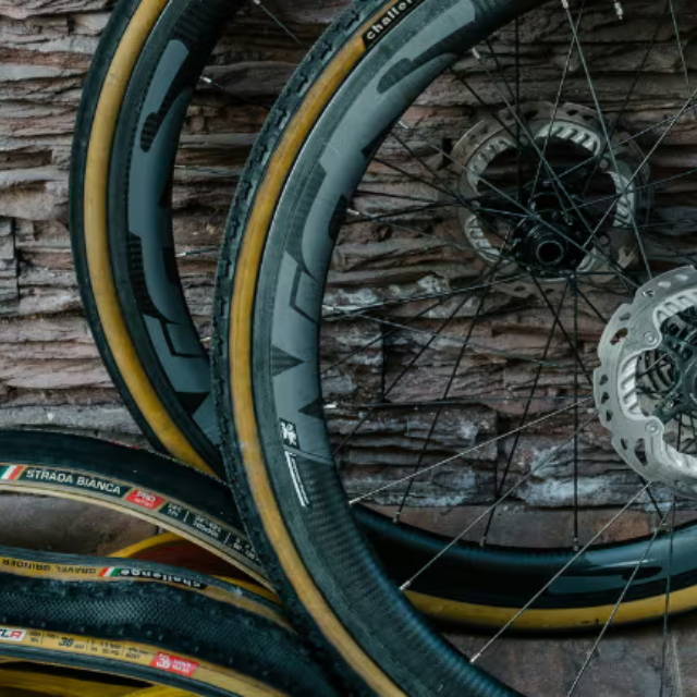 Set of disc brake road bike wheels 