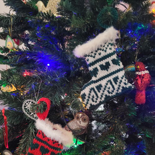 Christmas tree stocking in simple fairisle using 8 ply