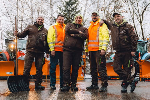 Team von Francesco's Hausmeisterservice im Einsatz für Räum- und Streudienste