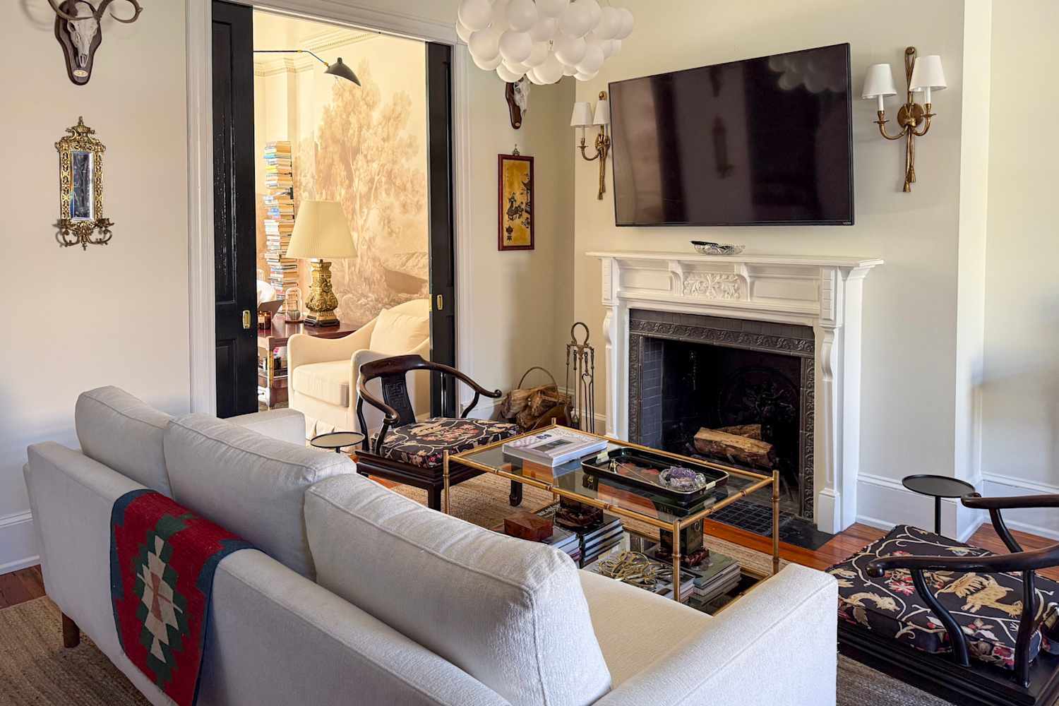 Here’s Why Glossy Ceilings Can Actually Be a Good Thing | Apartment Therapy