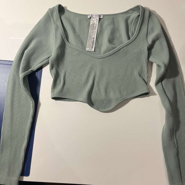 Crop top with long sleeves 