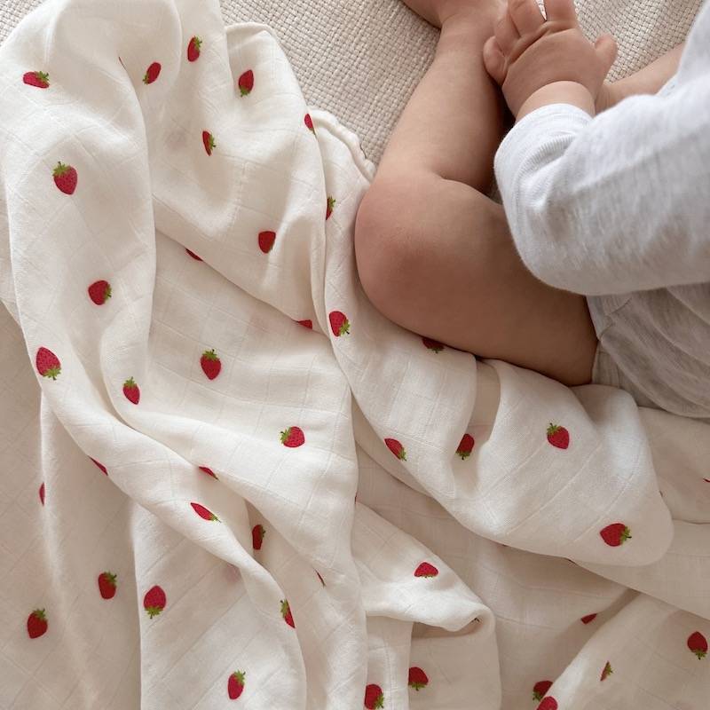 Lange XL et mini élégant de la marque suisse Joli Nous, un accessoire premium pour bébé, alliant design raffiné et qualité exceptionnelle OEKO-TEX GOTS