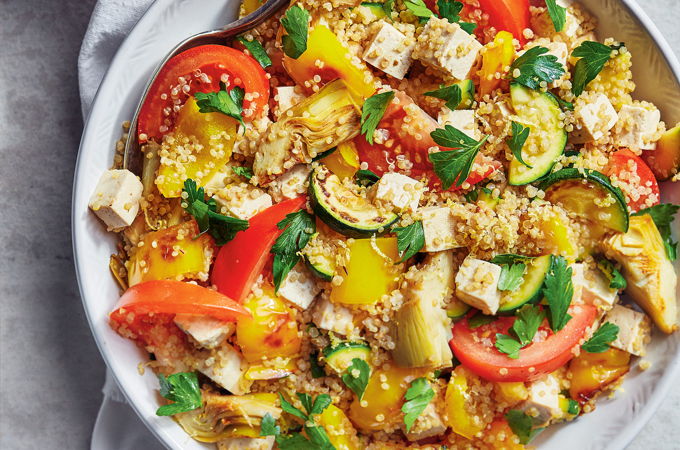 Quinoa aux légumes grillés et au tofu