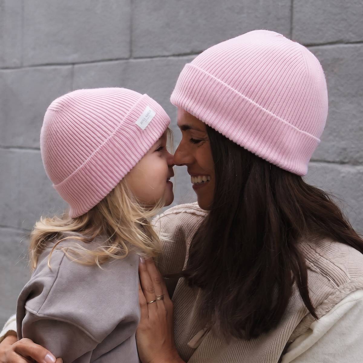 bonnet joli nous tour de cou tricot laine mérinos cashwool Italie bébé enfant junior et adulte qualité élégance premium marque suisse excellence