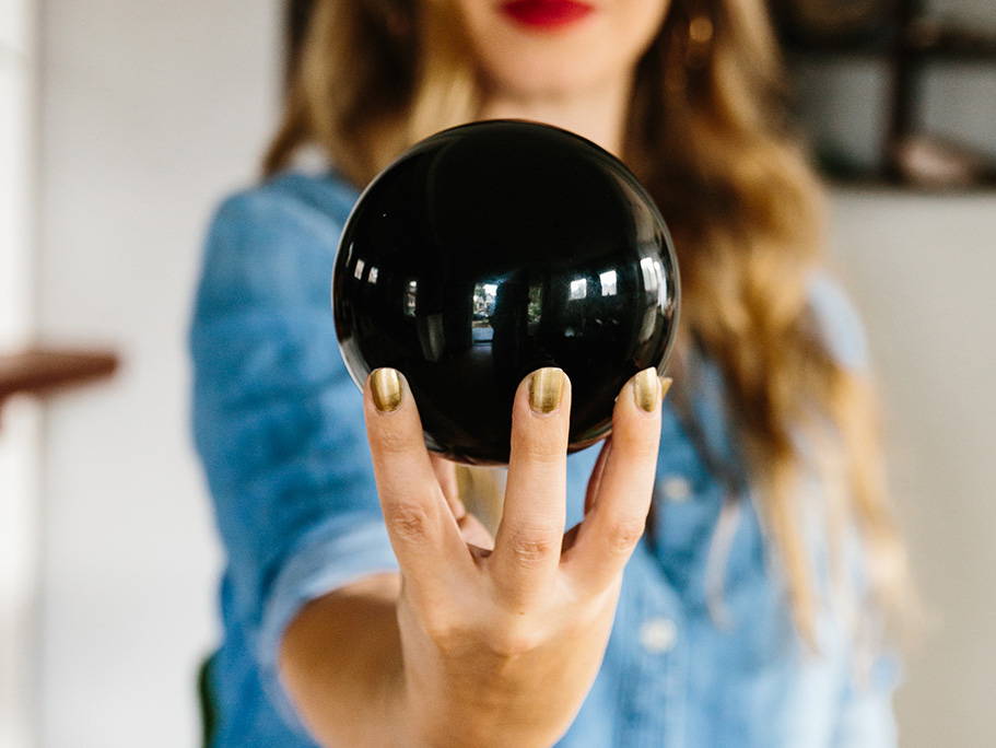 Large obsidian sphere that can be used for black mirror scrying