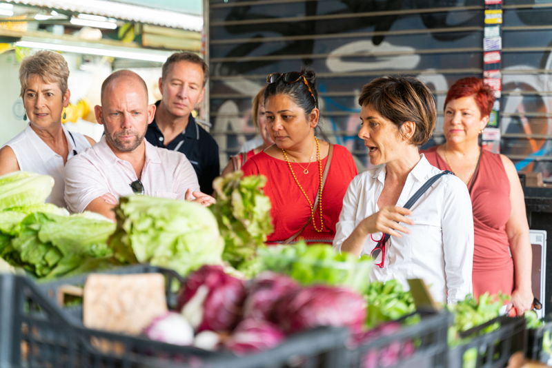 Visit the local market with your Cesarina host, select the best vegetables of the season and learn to prepare 3 authentic recipes.