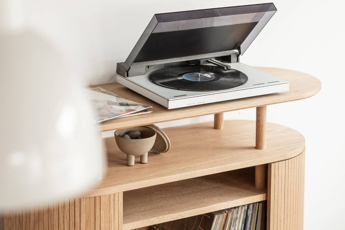 天板に置いたレコードプレーヤー