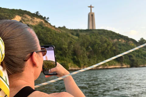 Amazing Lisbon Boat Tour with drinks