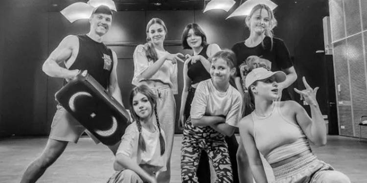 Tanzen zur Eröffnung des Wasserland Festivals am 25. August 2023