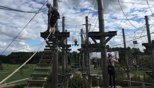 querfeldein hochseilgarten kletterer