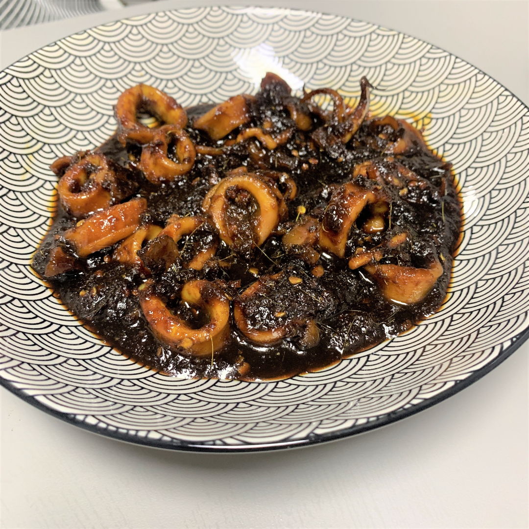 Hubby loves this dish so I decided to surprise him when I came across this recipe. Recipe called for fresh turmeric but I used turmeric powder instead. I used the same amount of ingredients for 4 squids that were about 15 cm each. I did not remove the seeds in the chillies. Hubby loves it and I am happy :)