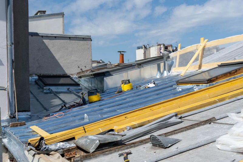 Pose de tuiles — Saint-Denis