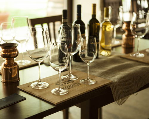 Tour enogastronomici Perugia: Pila: Degustazione 6 vini e grappe con prodotti locali