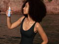 Woman applying the Hydramemory Mist