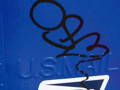 removing graffiti from us mail box using graffiti safewipes graffiti remover